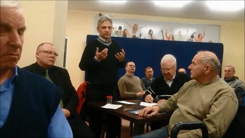 Dyskusja w Klubie Pszczelarza